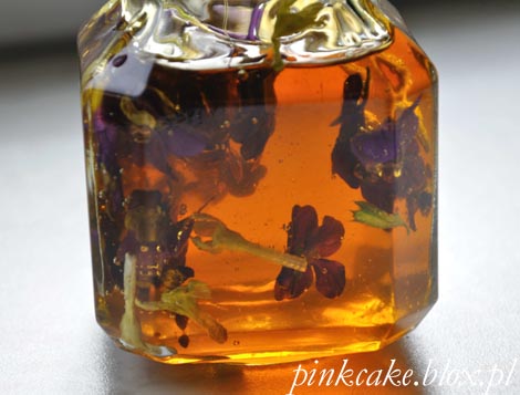 miód z fiołkami i pierwiosnkami, miód fiołkowo-pierwiosnkowy, jadalne kwiaty, klub kwiatożerców, primrose and violas honey