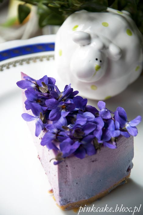 sernik z fiołkami, fiołkowy sernik, violet cheesecake, viola odorata cheescake