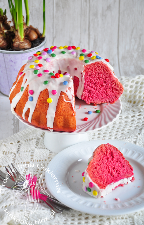 buraczana baba drożdżowa, ciasto drożdżowe z burakiem, różowe ciasto, pink cake