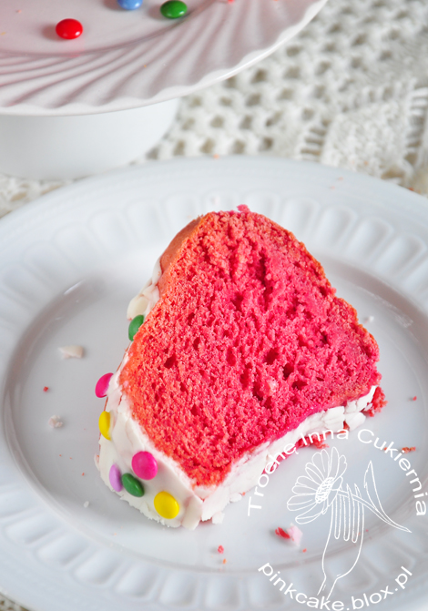 babka z burakiem, różowe ciasto drożdżowe, różowa babka drożdżowa, buraczane ciasto, ciasto z buraka