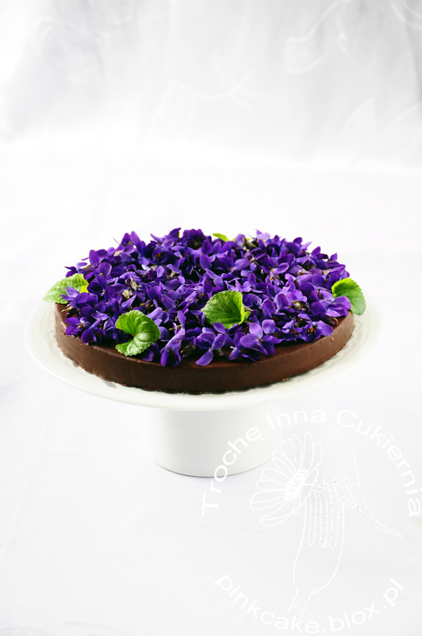 mazurek czekoladowy z fiołkami, violets choco bar, violets chocolade cake