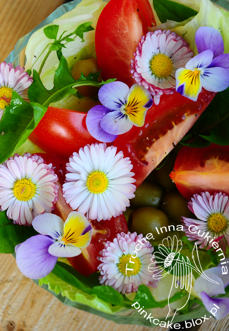 sałatka z jadalnymi kwiatami, jadalne kwiaty sałatka, edible flowers salad, eatable blossom salad, 