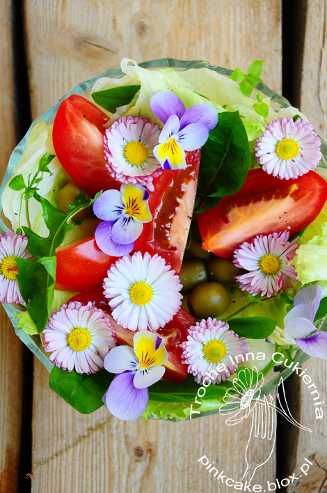 sałatka z jadalnymi kwiatami, jadalne kwiaty sałatka, edible flowers salad, eatable blossom salad,sałatka z chwastów i kwiatów